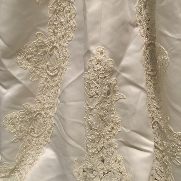 Wedding Dress 12 Salon Collection by Elena - Picture 7 of 13